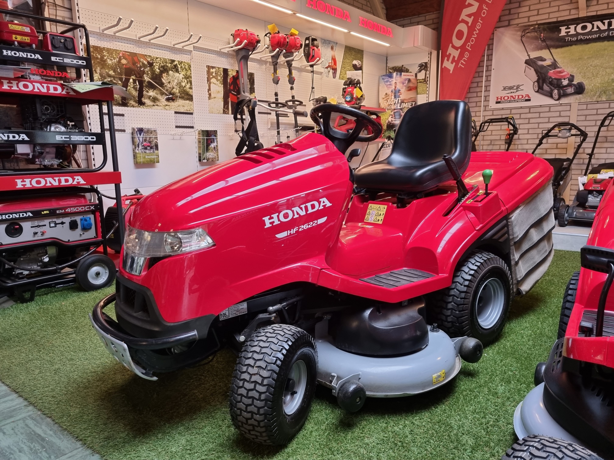 Kwestie Uitrusten Smederij HONDA HF2622 HME zitmaaier met opvangbak en mulchfunctie – 122cm 22pk 2  cilinder hydrostaat zgan – VERKOCHT – Vansteegtuinmachines